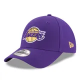 Gorra de visera curva New Era color violeta con logo de Los Angeles Lakers bordado en el frente y logo de la NBA en el lateral.