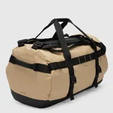 Bolso duffel de viaje color bordó con detalles en negro. Cuenta con correas de mano, correas ajustables, cierres reforzados y base resistente al agua.
