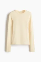 Remera entallada de manga larga con cuello redondo, confeccionada en tejido de punto de algodón.