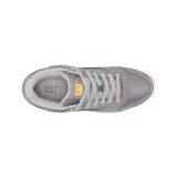 Championes Caterpillar modelo Theorem, color gris con detalles en amarillo. Presentan una combinación de gamuza y material sintético, con suela de goma en tono caramelo y entresuela blanca.