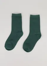 Par de medias de media caña color verde oscuro, lisas, de poliéster y elastano.