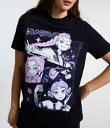 Remera negra de algodón con estampado frontal de tres personajes femeninos de estilo anime/manga, con el texto "HUNTRX" en la parte superior.