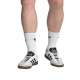 Zapatillas Adidas Handball Spezial, color blanco con detalles en negro y suela de goma marrón.