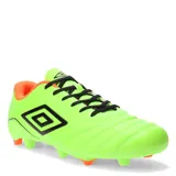 Championes de fútbol Umbro modelo Classico III HG, color verde neón con detalles en negro y naranja. Presentan diseño con cordones negros, logo de la marca en el lateral y suela con tapones para césped.