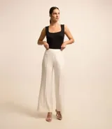 Blusa de viscosa con efecto metalizado, tirantes anchos, escote cuadrado y diseño acanalado al cuerpo, de la marca Cortelle.