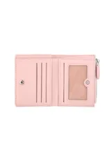 Monedero de cuero sintético color negro, con cierre de broche imantado, compartimentos para tarjetas, visor transparente para identificación y bolsillo exterior con cierre.