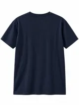 Remera azul marino de manga corta y cuello redondo, con estampa frontal en tono beige que incluye diseño de auto clásico y texto "Long Journey Speedsten".