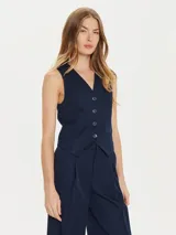 Chaleco azul marino con rayas diplomáticas verticales, cuello en V y cierre frontal con botones.