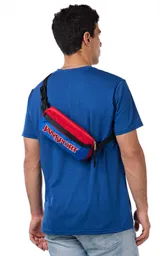 Riñonera JanSport Washington Waistpack, color azul con detalles en rojo y negro. Logo de la marca estampado en el frente.