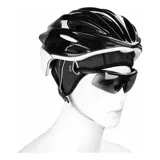 Gorro deportivo de invierno color gris, diseñado con protección extendida para los oídos y aberturas laterales para colocar las patillas de los lentes. Confeccionado en tejido elástico y flexible, ideal para actividades al aire libre como ciclismo o running.