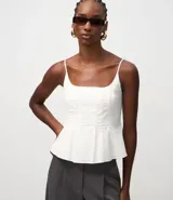 Top blanco de algodón con escote cuadrado, breteles finos y peplum ajustado a la cintura.