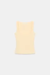 Musculosa de algodón fit entallado con escote redondo y diseño liso.