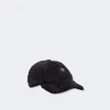 Gorra Vans de tipo jockey, color negro, confeccionada en tejido de poliéster con textura de felpa. Tiene visera curvada, diseño de 6 paneles, etiqueta tejida con el logo de Vans en el frente y cierre trasero ajustable.