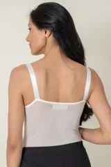 Body entero blanco de tul elastizado combinado con encaje.