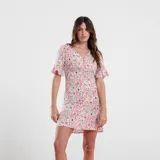 Vestido corto con estampado floral multicolor, escote en V y mangas cortas con volados.