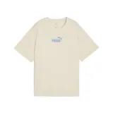 Remera de corte relajado color arena, con cuello redondo y mangas cortas. Presenta un estampado frontal con el logo de la marca en tonos azules y detalles florales.