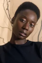 Anillo para labio plateado, ajustable.