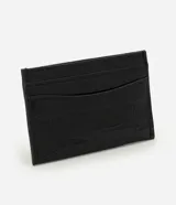Billetera tarjetera Satinato de tamaño compacto, confeccionada en cuero sintético con textura efecto croco. Cuenta con ranuras para tarjetas y detalle de logo metálico dorado en el frente.