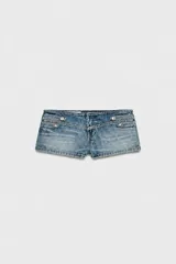 Short de jean tiro bajo en denim azul matizado con detalles de botones metálicos decorativos y presillas dobles en el frente.