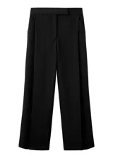 Pantalón de vestir negro de corte recto y tiro medio, con bolsillos laterales y diseño amplio.