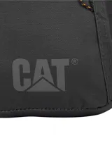 Bolso bandolera unisex color negro, marca CAT, modelo Explorer Shoulder. Cuenta con un compartimento principal con bolsillo interior, un bolsillo delantero con cordón para llavero, correa ajustable para el hombro y logo reflectante. Fabricado con poliéster ripstop reciclado.