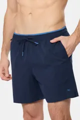 Short de baño azul marino liso con spandex, cintura elástica con cordón regulable, dos bolsillos laterales y suspensor de malla fina.