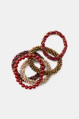 Pack de cinco pulseras elásticas con abalorios y cuentas de cristal facetadas en tonos rojo, dorado, beige y marrón.
