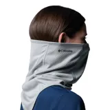 Cuello multifuncional Columbia en color gris, diseñado con tecnología de enfriamiento y protección solar. Presenta perforaciones láser en la zona de la nariz para mayor transpirabilidad y el logo de la marca estampado en el lateral.