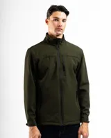 Campera verde militar de poliéster, con cuello alto, cierre frontal con cremallera, bolsillos laterales con cierre y un bolsillo vertical en el pecho. Diseño deportivo, semi-impermeable y transpirable.