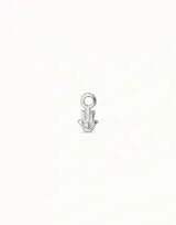 Charm plateado con forma de mano de Fátima.