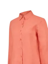 Blusa de manga larga color naranja RKF, con cuello camisero clásico y cierre frontal de botones a tono.