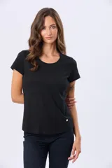 Remera de manga corta y cuello redondo, color verde menta jaspeado.