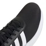 Championes Adidas modelo Lite Racer 4.0, color negro con las tres tiras laterales en blanco y suela blanca con tecnología Cloudfoam.