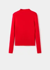 Sweater de punto fino color rojo, con cuello perkins y diseño entallado de manga larga.