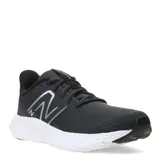 Championes de running New Balance modelo 411 V3, color negro con logo plateado en el lateral y suela blanca. Confeccionados con capellada de malla sintética transpirable y entresuela de EVA Ground Contact para mayor amortiguación.