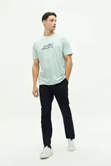 Remera clásica de manga corta, color verde menta, con estampado frontal que dice "New York Tennis Club" y "Brooksfield" en azul marino.