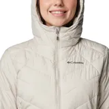 Campera Columbia Heavenly con capucha, diseñada con tecnología termorreflectante Omni-Heat para mayor retención de calor. Presenta un diseño acolchado con cierre frontal, bolsillos laterales con cremallera y puños con orificio para el pulgar.