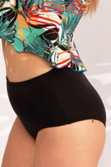 Bombacha de bikini tiro alto color verde militar.