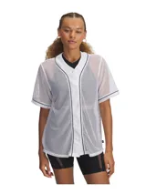Camisa de béisbol de malla perforada blanca con ribetes negros, cierre frontal con botones y corte relajado.