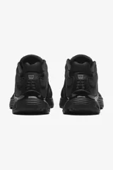 Championes Salomon modelo XT-Whisper, color negro, con diseño técnico de trail running, confeccionados en malla transpirable y refuerzos sintéticos, con sistema de cordones rápidos y suela con relieve para mayor tracción.