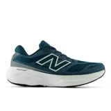 Championes de running New Balance modelo 880 v14, color verde petróleo con detalles en blanco y verde claro. Presentan capellada de malla técnica transpirable, logo N lateral y entresuela con tecnología Fresh Foam X para mayor amortiguación.