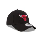 Gorro negro de la NBA, modelo 9Forty de New Era, con logo bordado de los Chicago Bulls en el frente.