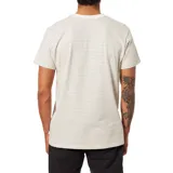 Remera de manga corta color beige con rayas horizontales finas en gris y bolsillo en el pecho.