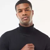 Sweater de cuello alto liso, de manga larga con puños y ruedo acanalados.