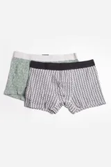 Pack de dos boxers para hombre, uno azul con estampado de dinosaurios y otro azul marino con estampado de símbolos.