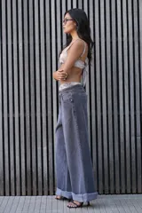 Set de lencería compuesto por un microtop de escote recto con breteles regulables y una bombacha tipo culotte de tiro alto con cintura elástica fruncida y etiqueta de marca frontal.