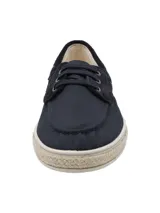 Alpargata tipo slip-on de color azul navy, con cordones frontales, detalles de costuras y suela revestida en yute trenzado.