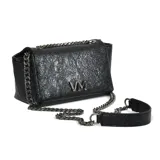Cartera bandolera negra de cuero sintético con cadena metálica y logo VM en el frente.