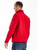 Campera roja Calvin Klein con cierre frontal, cuello alto y bolsillo con cierre en el pecho.