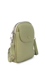 Bandolera pequeña tipo porta celular, color verde claro, confeccionada en cuero sintético. Cuenta con cierre principal, bolsillo frontal con tapa y broche a presión, y correa ajustable extraíble.